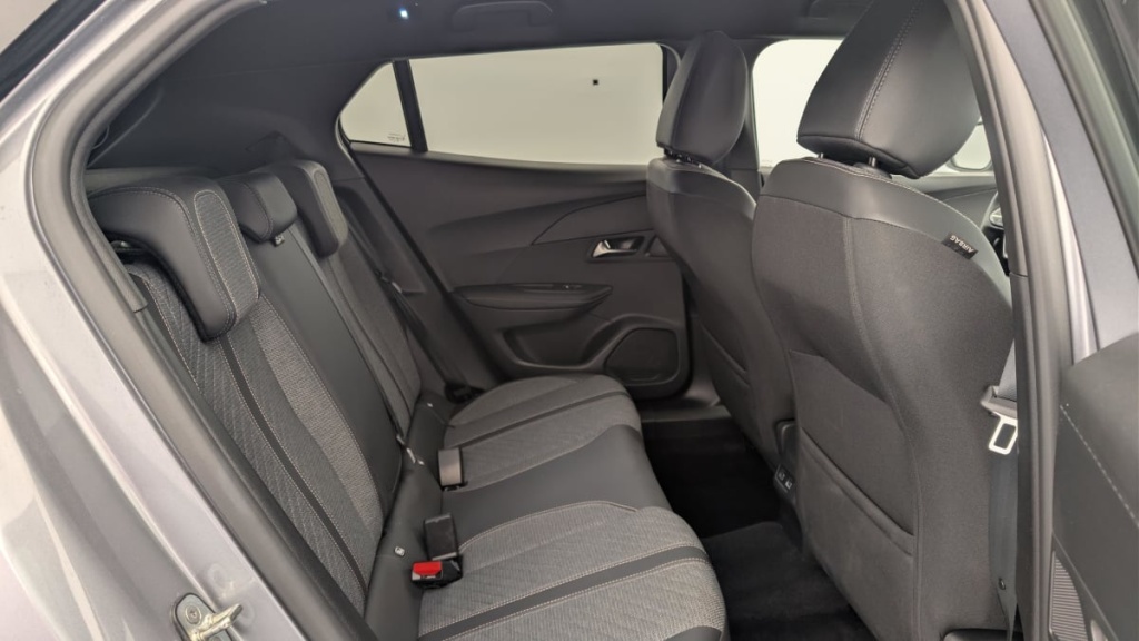 PEUGEOT 2008 Hybrid 136 e-DCS6 Allure - ref: 1-369000 - Photo 10