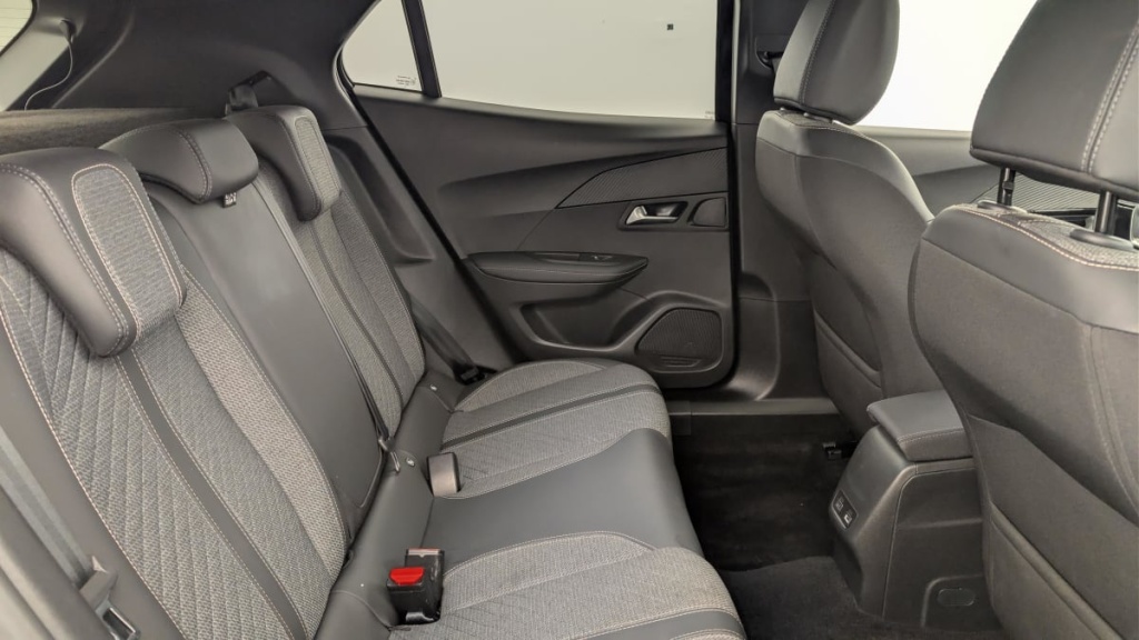 PEUGEOT 2008 Hybrid 136 e-DCS6 Allure - ref: 1-369016 - Photo 10