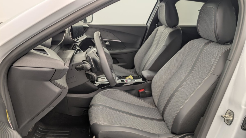 PEUGEOT 2008 Hybrid 136 e-DCS6 Allure - ref: 1-369029 - Photo 16