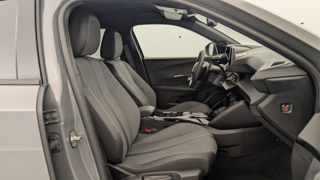 PEUGEOT 2008 Hybrid 136 e-DCS6 Allure - ref: 1-369034 - Photo 9