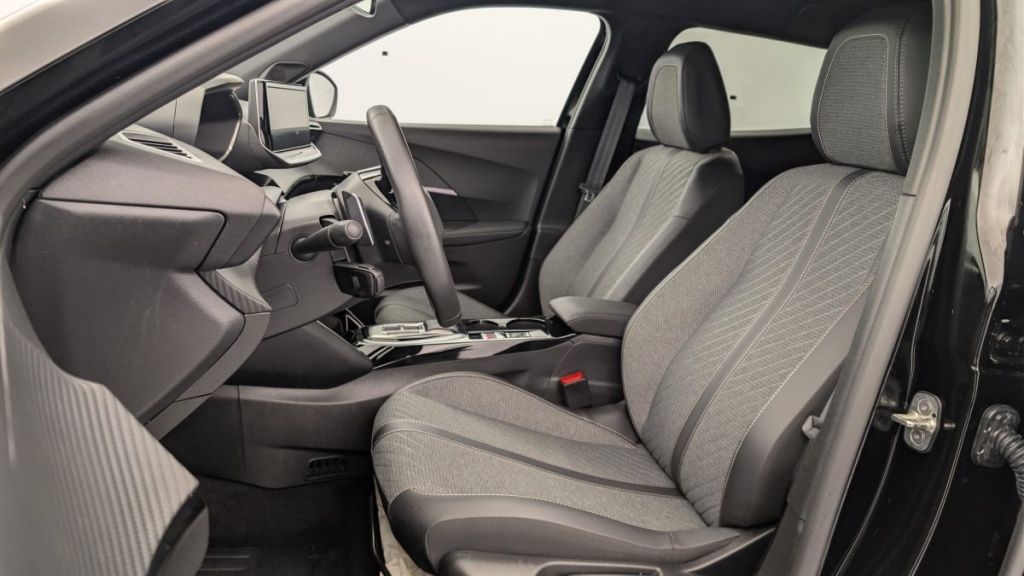 PEUGEOT 2008 Hybrid 136 e-DCS6 Allure - ref: 1-369035 - Photo 16