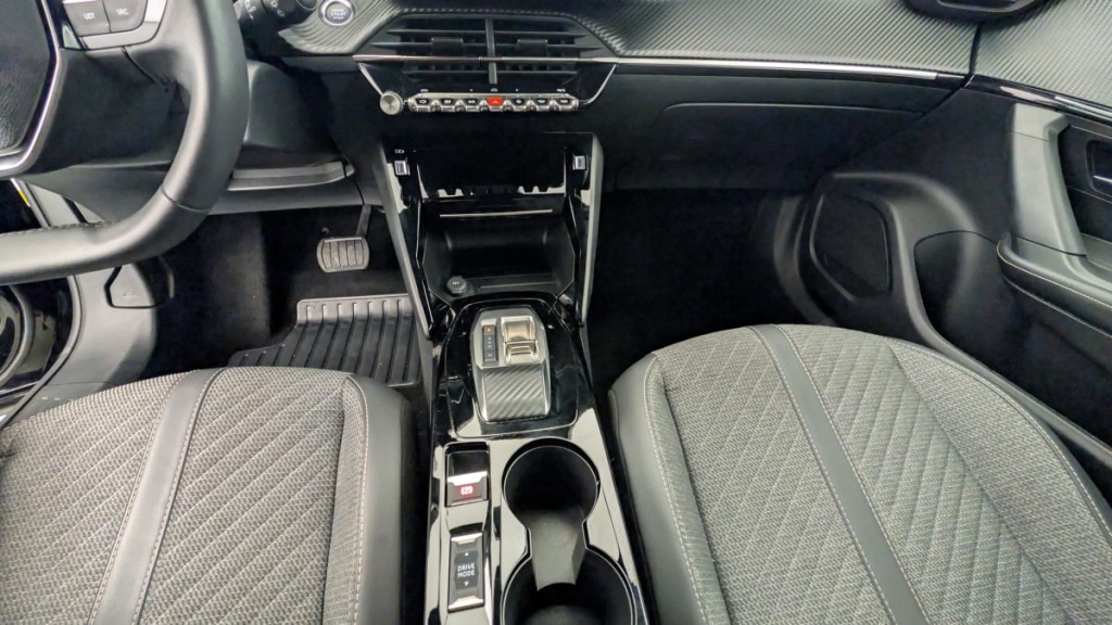 PEUGEOT 2008 Hybrid 136 e-DCS6 Allure - ref: 1-369036 - Photo 18