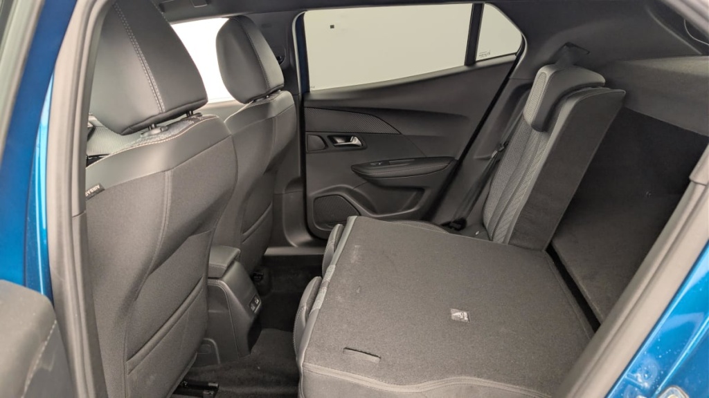 PEUGEOT 2008 Hybrid 136 e-DCS6 Allure - ref: 1-369046 - Photo 12