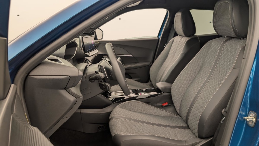 PEUGEOT 2008 Hybrid 136 e-DCS6 Allure - ref: 1-369046 - Photo 16