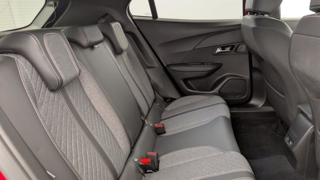 PEUGEOT 2008 Hybrid 136 e-DCS6 Allure - ref: 1-369048 - Photo 10