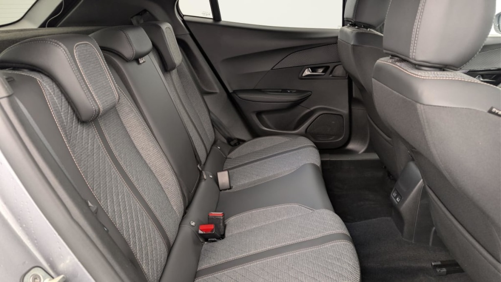 PEUGEOT 2008 Hybrid 136 e-DCS6 Allure - ref: 1-369091 - Photo 10