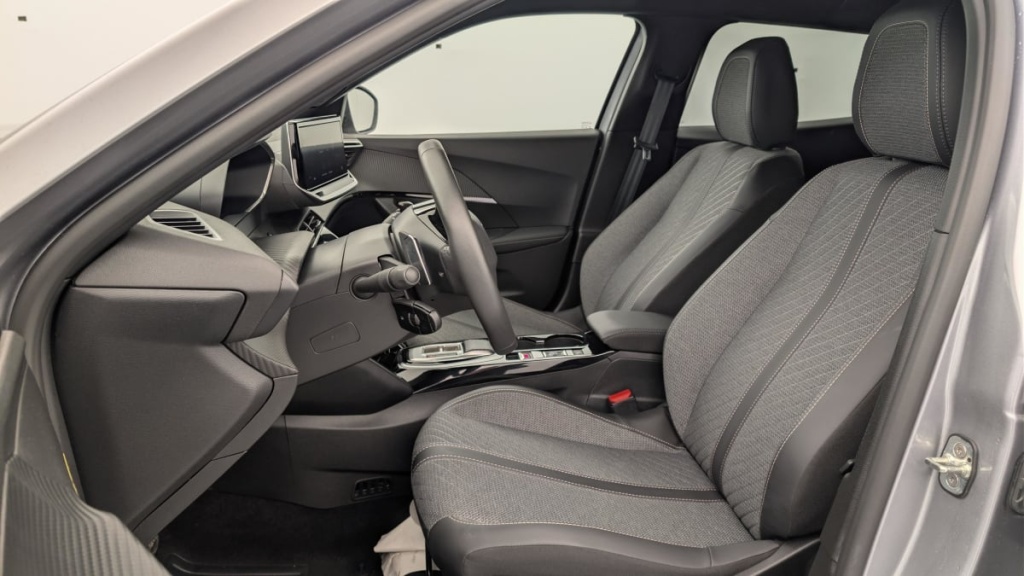 PEUGEOT 2008 Hybrid 136 e-DCS6 Allure - ref: 1-369091 - Photo 16