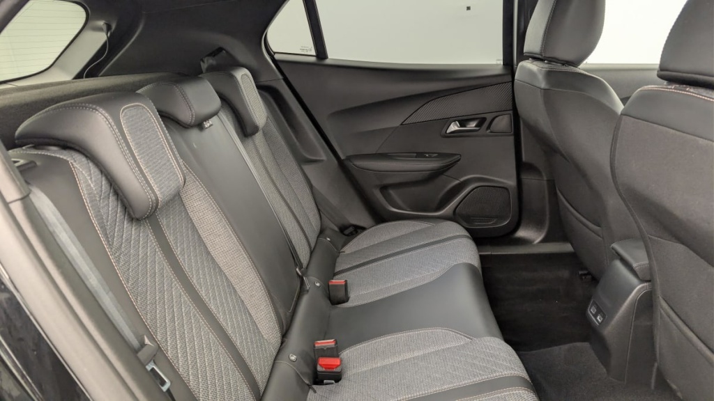 PEUGEOT 2008 Hybrid 136 e-DCS6 Allure - ref: 1-369096 - Photo 10