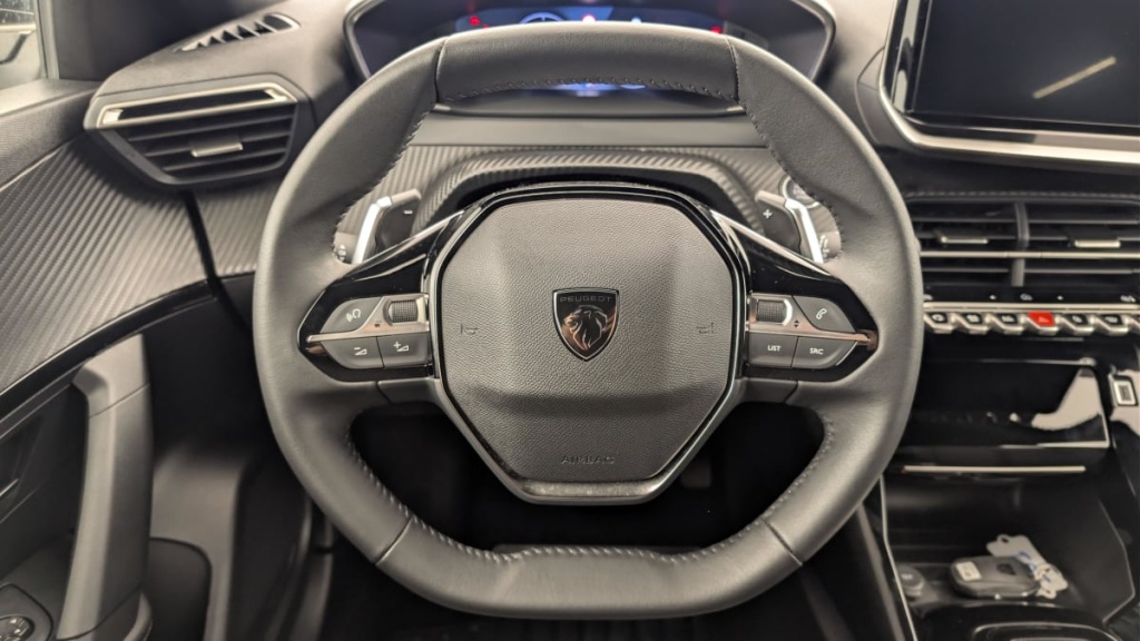 PEUGEOT 2008 Hybrid 136 e-DCS6 Allure - ref: 1-369096 - Photo 14