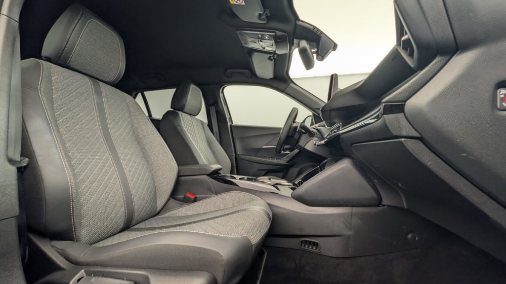 PEUGEOT 2008 Hybrid 136 e-DCS6 Allure - ref: 1-369100 - Photo 9