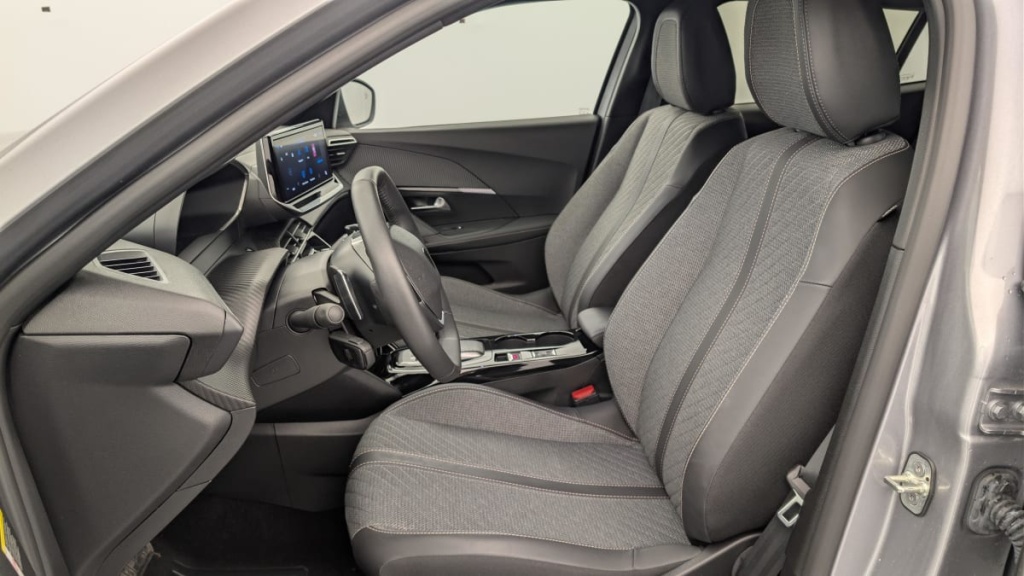 PEUGEOT 2008 Hybrid 136 e-DCS6 Allure - ref: 1-369108 - Photo 16