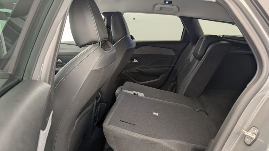 PEUGEOT 308 SW Hybrid 145 e-DCS6 Allure - ref: 1-369445 - Photo 12