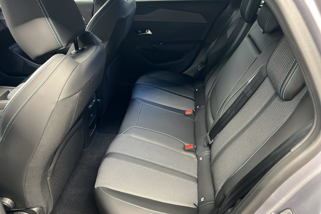 PEUGEOT 308 SW Hybrid 145 e-DCS6 Allure - ref: 1-369449 - Photo 10