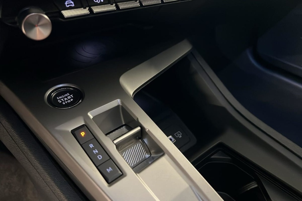 PEUGEOT 308 SW Hybrid 145 e-DCS6 Allure - ref: 1-369449 - Photo 16