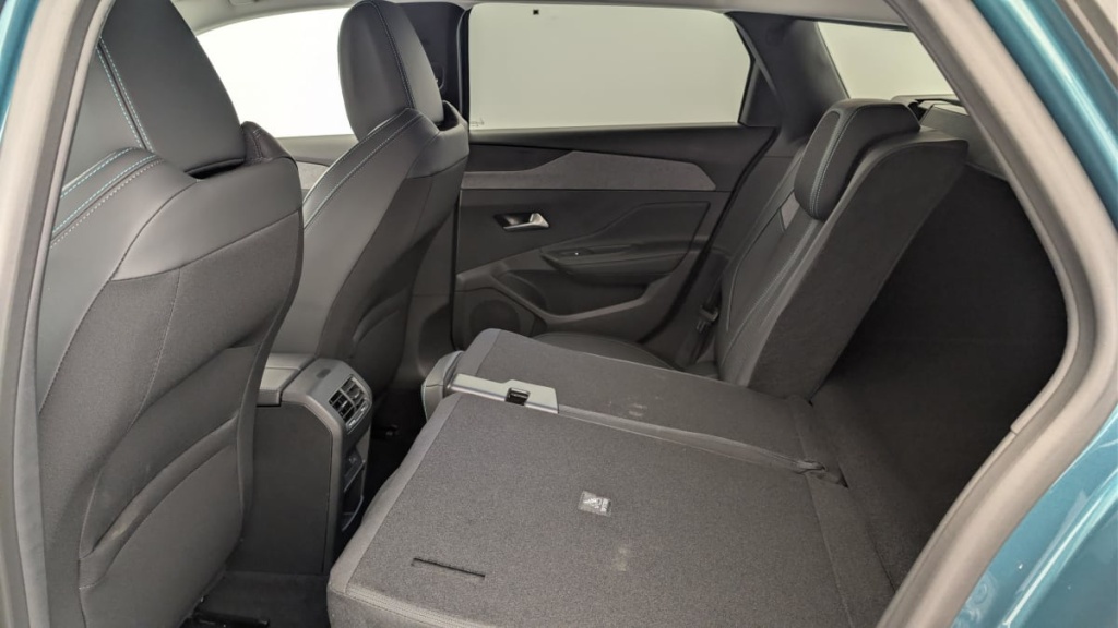 PEUGEOT 308 SW Hybrid 145 e-DCS6 Allure - ref: 1-369454 - Photo 12