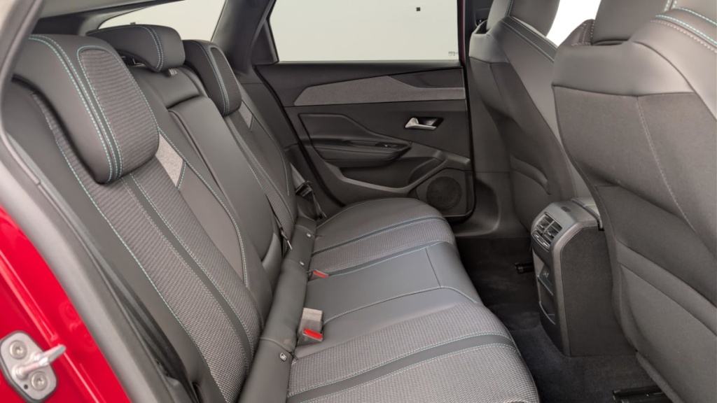 PEUGEOT 308 SW Hybrid 145 e-DCS6 Allure - ref: 1-369487 - Photo 10