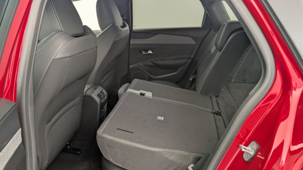 PEUGEOT 308 SW Hybrid 145 e-DCS6 Allure - ref: 1-369487 - Photo 12