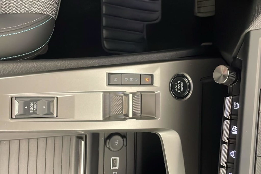 PEUGEOT 308 SW Hybrid 145 e-DCS6 Allure - ref: 1-369492 - Photo 15