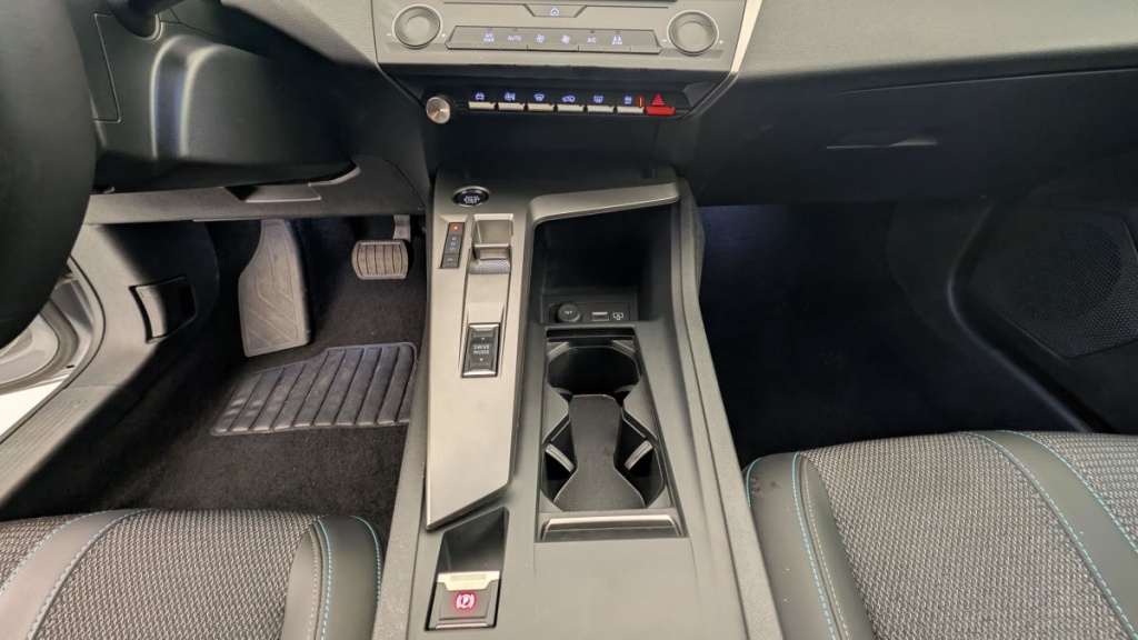 PEUGEOT 308 SW Hybrid 145 e-DCS6 Allure - ref: 1-369494 - Photo 17