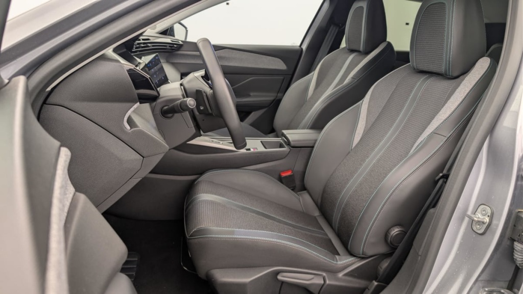 PEUGEOT 308 Hybrid 145 e-DCS6 Allure - ref: 1-369634 - Photo 16