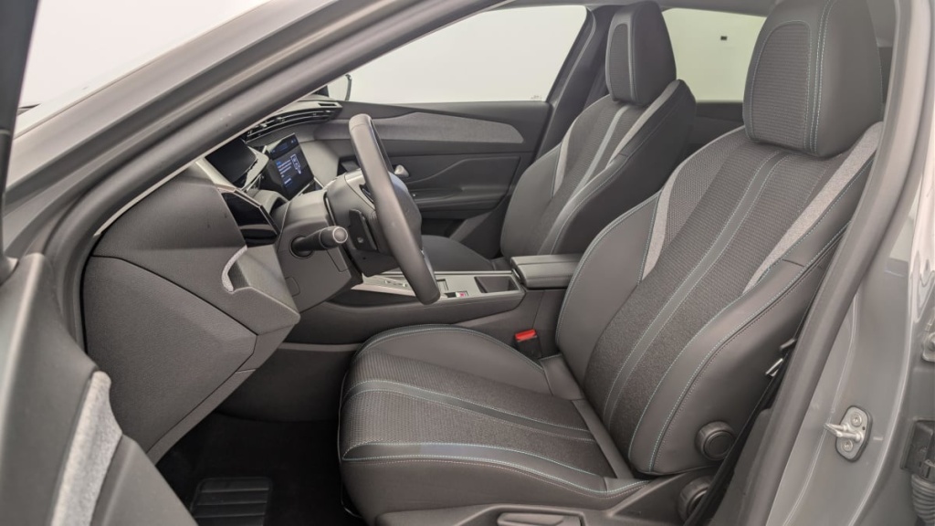 PEUGEOT 308 Hybrid 145 e-DCS6 Allure - ref: 1-369658 - Photo 16