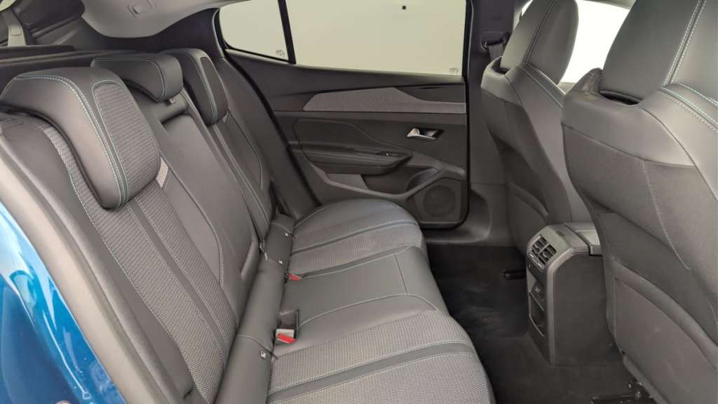 PEUGEOT 408 Hybrid 145 e-DCS6 Allure - ref: 1-369905 - Photo 10