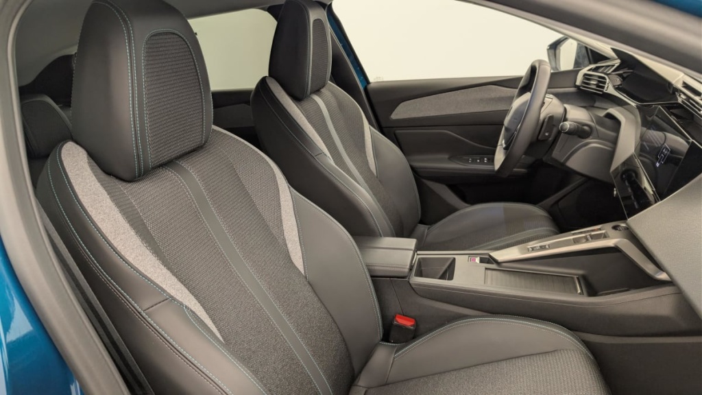 PEUGEOT 408 Hybrid 145 e-DCS6 Allure - ref: 1-369906 - Photo 9