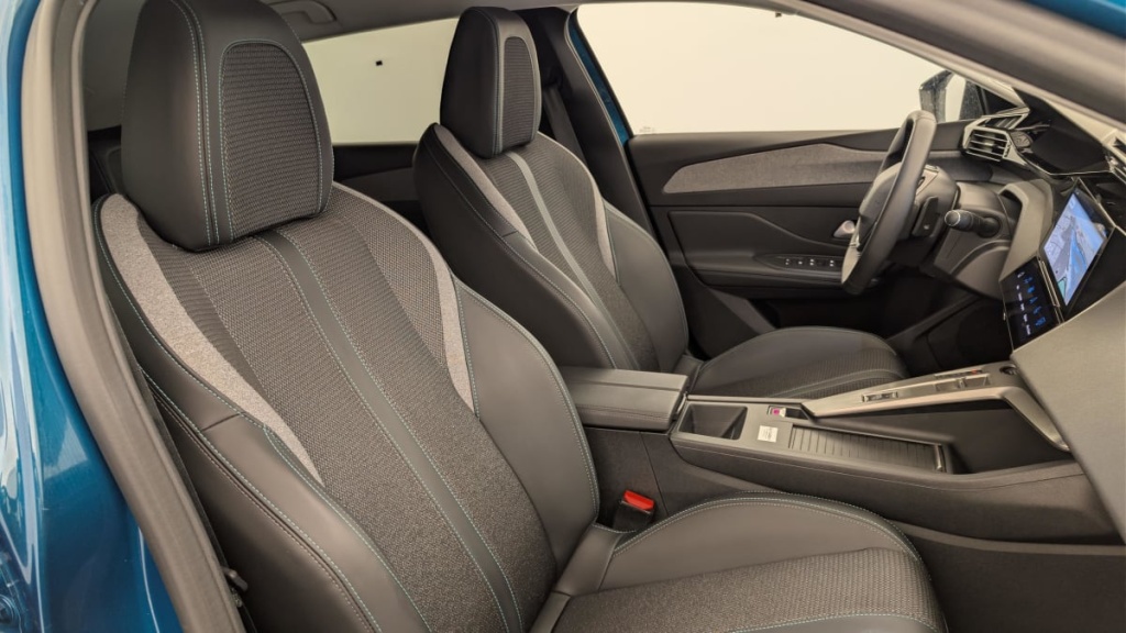 PEUGEOT 408 Hybrid 145 e-DCS6 Allure - ref: 1-369907 - Photo 9