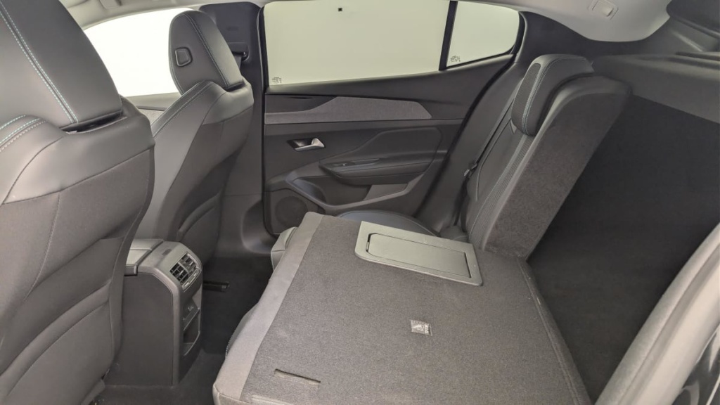 PEUGEOT 408 Hybrid 145 e-DCS6 Allure - ref: 1-369915 - Photo 12