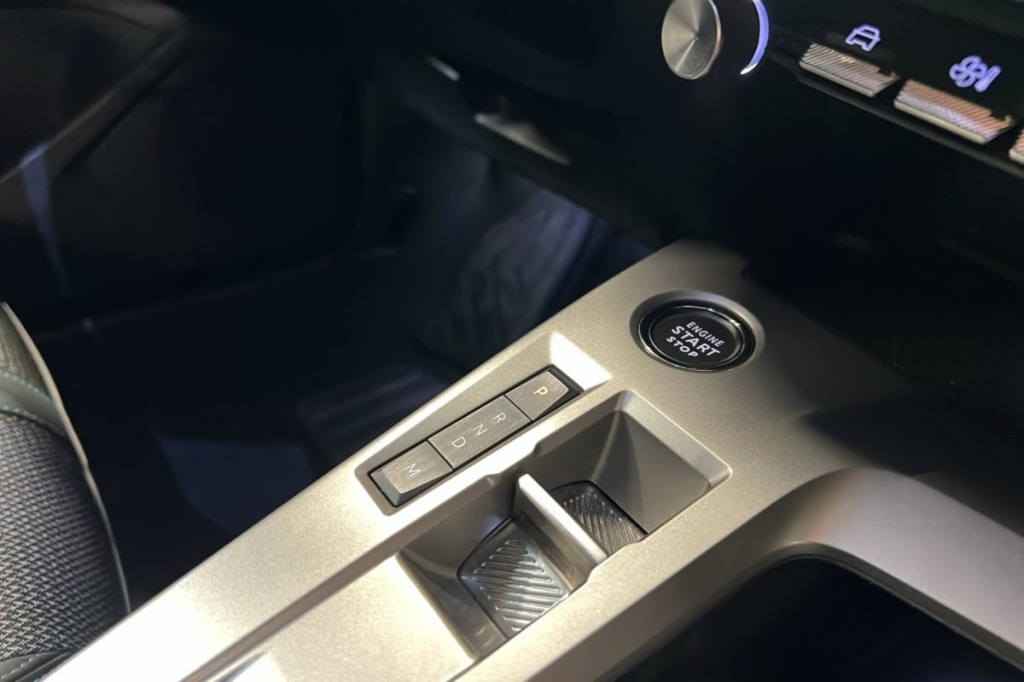 PEUGEOT 408 Hybrid 145 e-DCS6 Allure - ref: 1-369916 - Photo 16