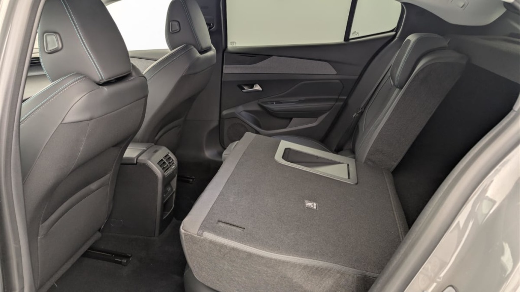 PEUGEOT 408 Hybrid 145 e-DCS6 Allure - ref: 1-369917 - Photo 12