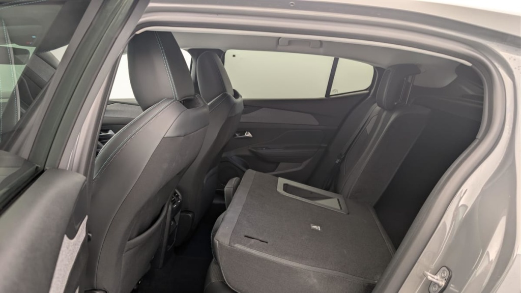 PEUGEOT 408 Hybrid 145 e-DCS6 Allure - ref: 1-369919 - Photo 12