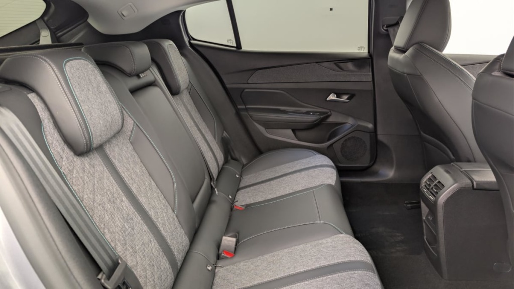 PEUGEOT 408 Hybrid 136 e-DCS6 Allure - ref: 1-369968 - Photo 10