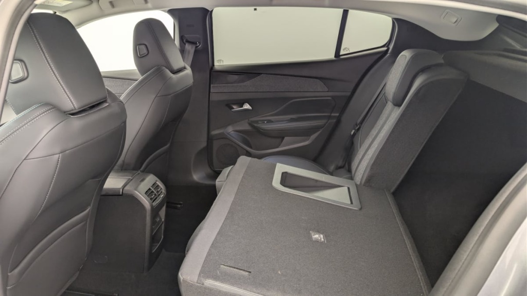 PEUGEOT 408 Hybrid 136 e-DCS6 Allure - ref: 1-369968 - Photo 12