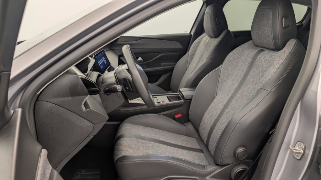 PEUGEOT 408 Hybrid 136 e-DCS6 Allure - ref: 1-369968 - Photo 16