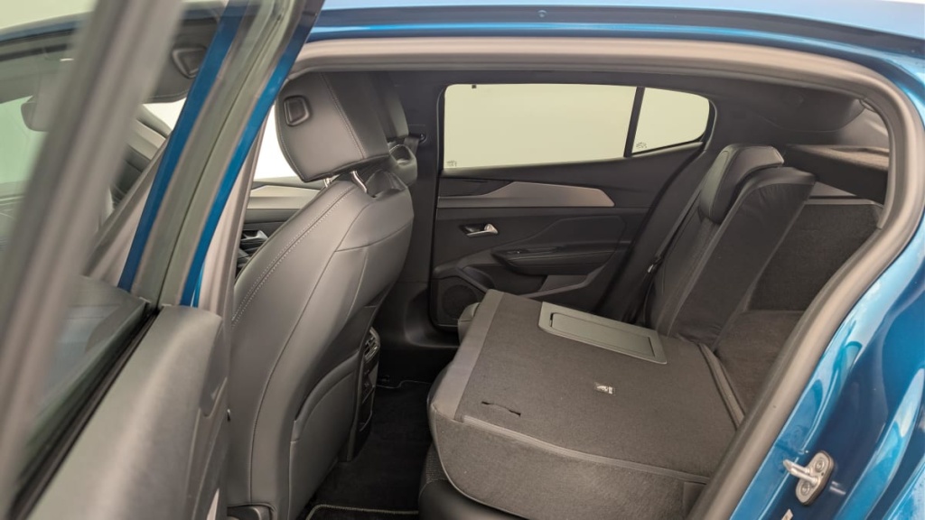 PEUGEOT 408 PHEV 225 e-EAT8 GT - ref: 1-369982 - Photo 12