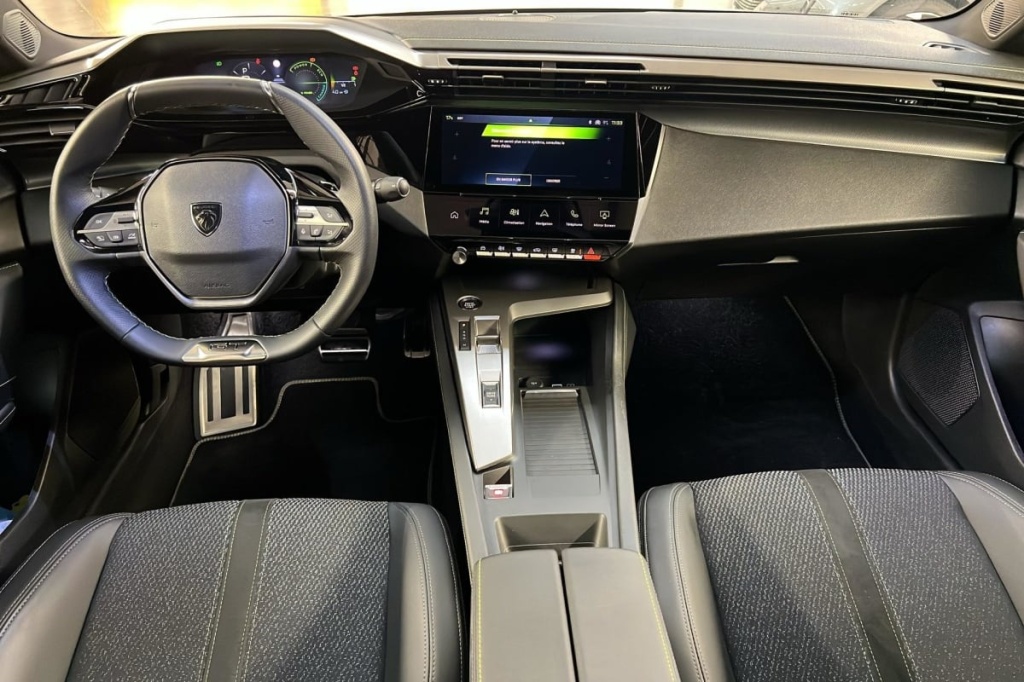 PEUGEOT 408 Hybrid 145 e-DCS6 GT - ref: 1-370029 - Photo 12