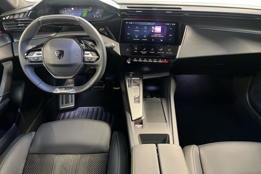 PEUGEOT 408 Hybrid 145 e-DCS6 GT - ref: 1-370035 - Photo 12