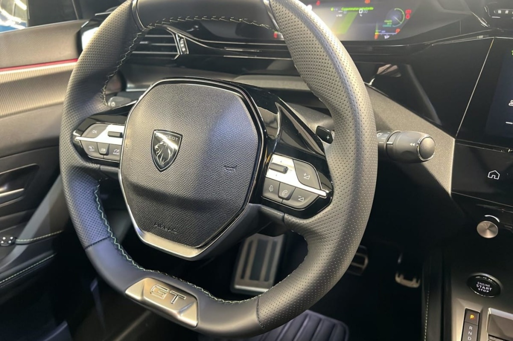 PEUGEOT 408 Hybrid 145 e-DCS6 GT - ref: 1-370035 - Photo 15