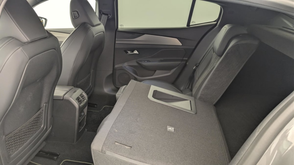 PEUGEOT 408 Hybrid 145 e-DCS6 GT - ref: 1-370037 - Photo 12