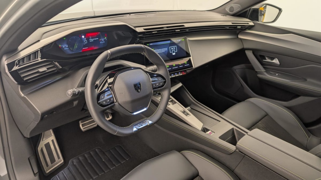 PEUGEOT 408 Hybrid 145 e-DCS6 GT - ref: 1-370040 - Photo 15