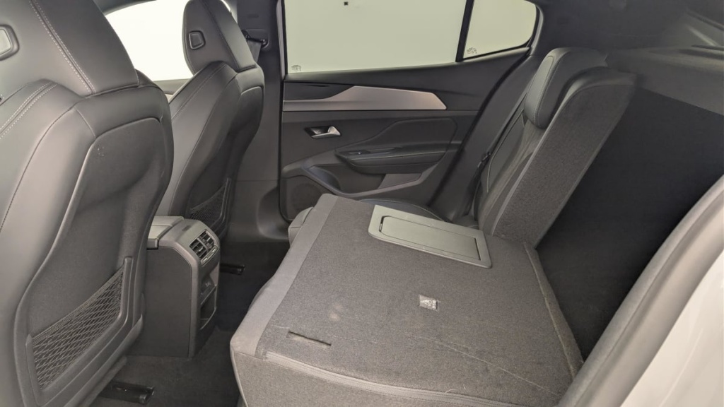 PEUGEOT 408 Hybrid 145 e-DCS6 GT - ref: 1-370042 - Photo 12