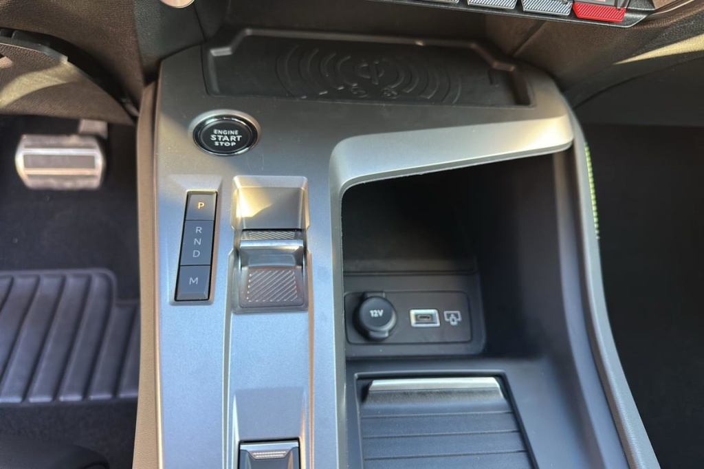 PEUGEOT 408 Hybrid 145 e-DCS6 GT - ref: 1-370059 - Photo 16