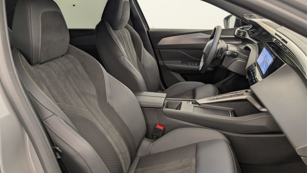 PEUGEOT 408 Hybrid 145 e-DCS6 GT - ref: 1-370062 - Photo 9