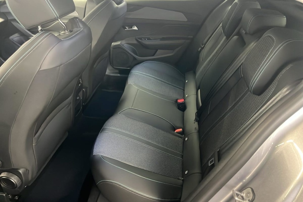 PEUGEOT 408 PHEV 180 e-EAT8 Allure - ref: 1-370255 - Photo 10