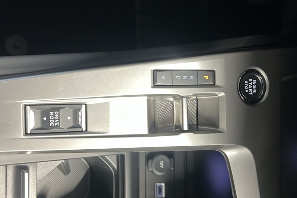 PEUGEOT 408 PHEV 180 e-EAT8 Allure - ref: 1-370255 - Photo 16