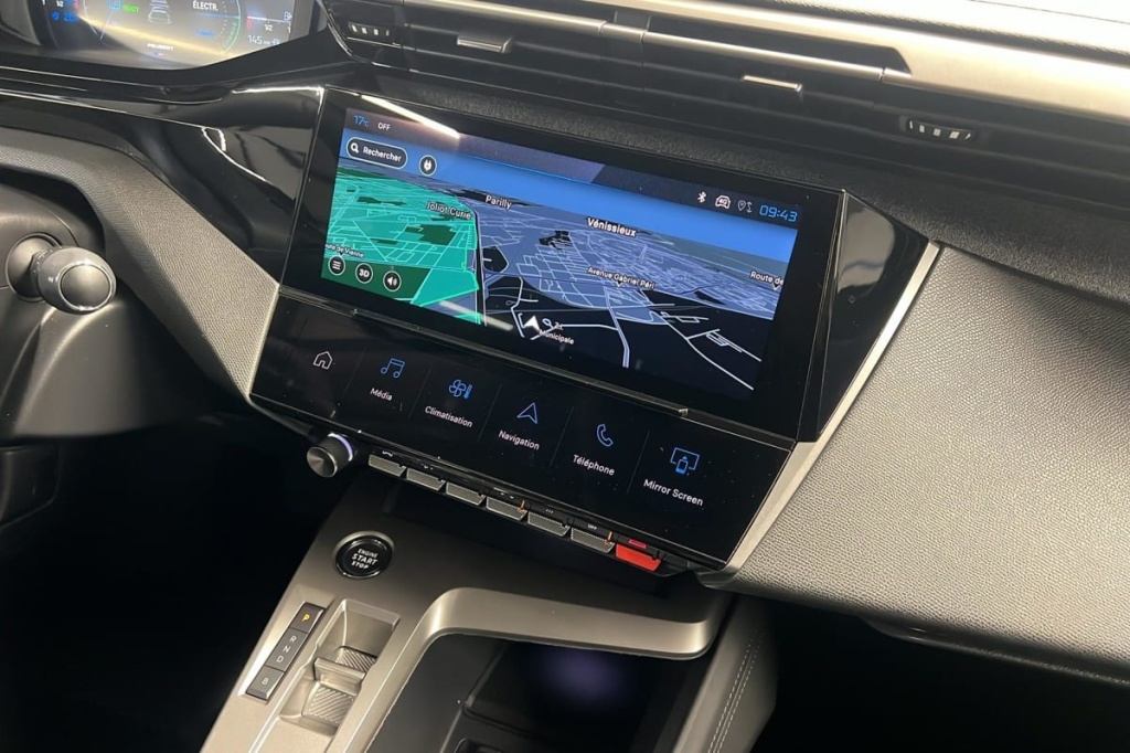 PEUGEOT 408 PHEV 180 e-EAT8 Allure - ref: 1-370255 - Photo 17