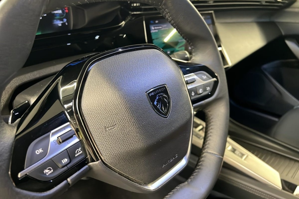 PEUGEOT 408 PHEV 180 e-EAT8 Allure - ref: 1-370272 - Photo 15