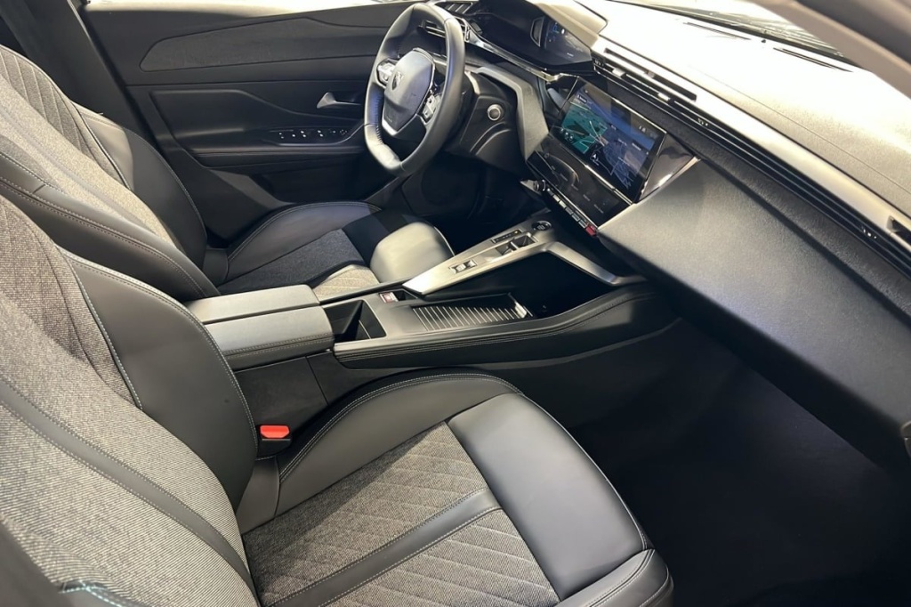 PEUGEOT 408 PHEV 180 e-EAT8 Allure - ref: 1-370272 - Photo 9