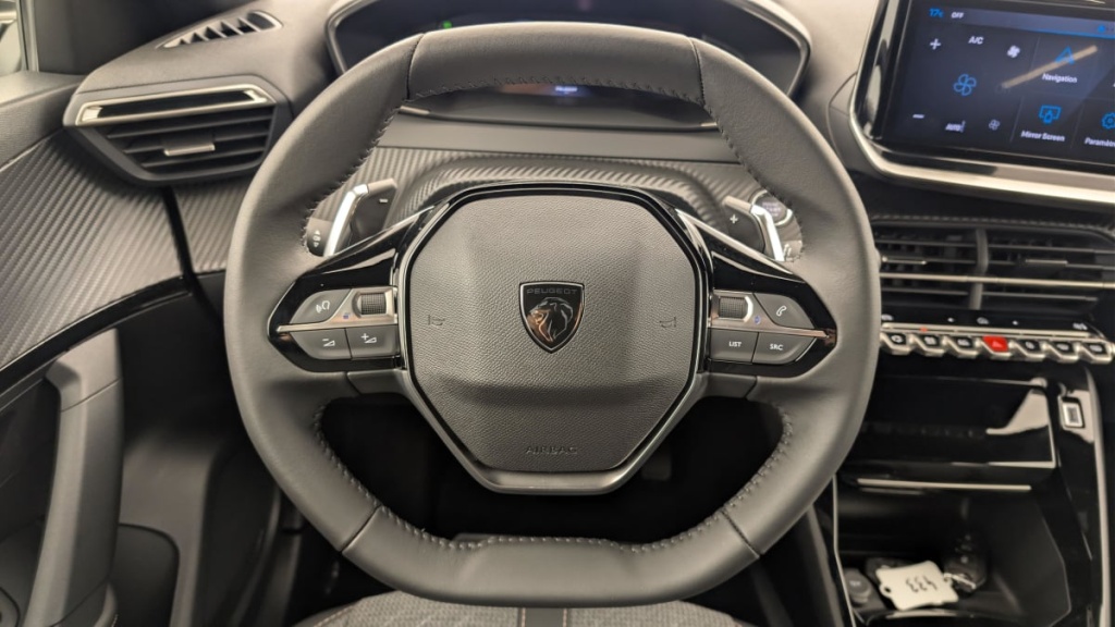 PEUGEOT 2008 Hybrid 145 e-DCS6 Allure - ref: 1-371329 - Photo 14